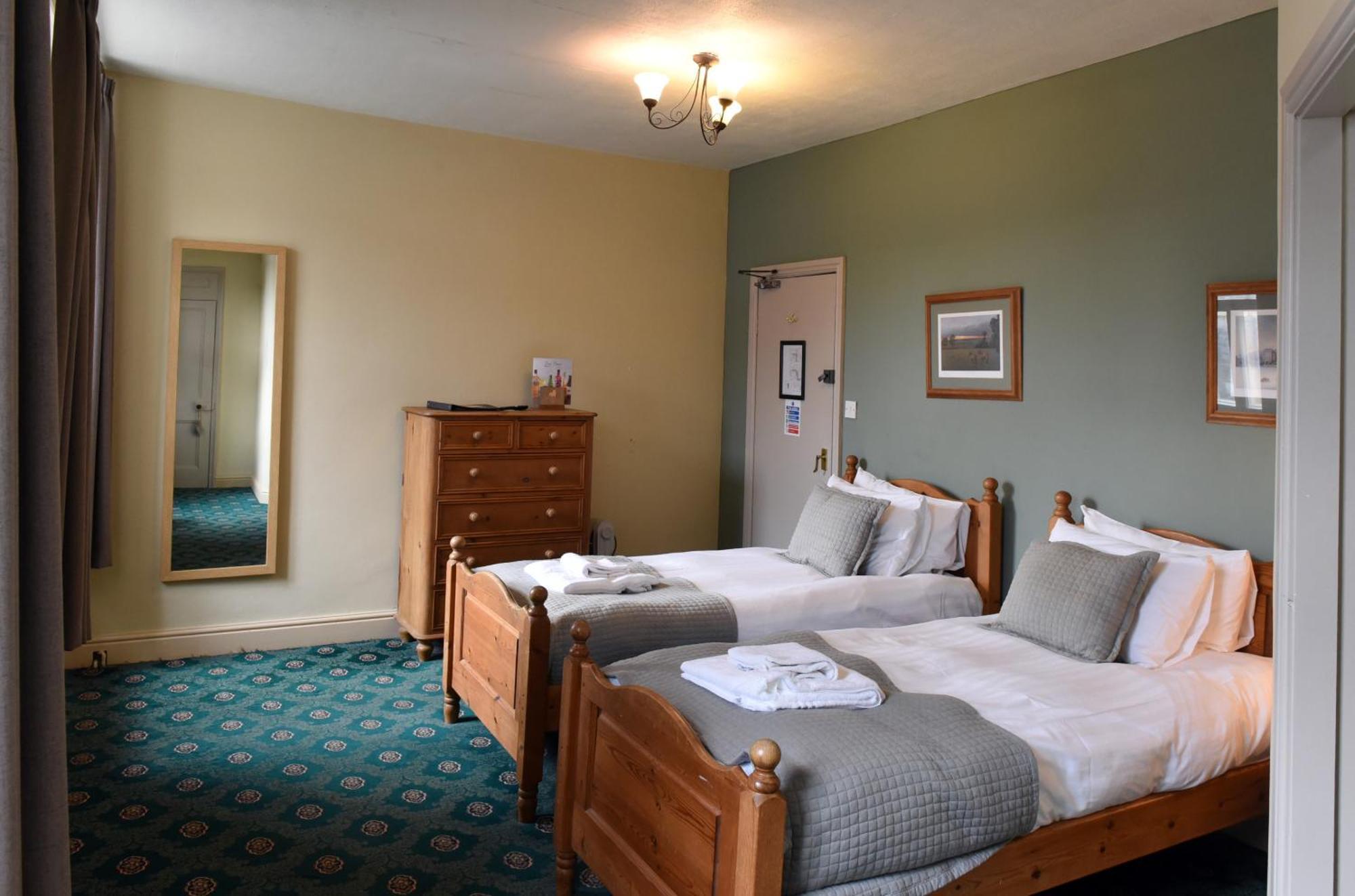 Black Bull Hotel Kirkby Stephen Room photo